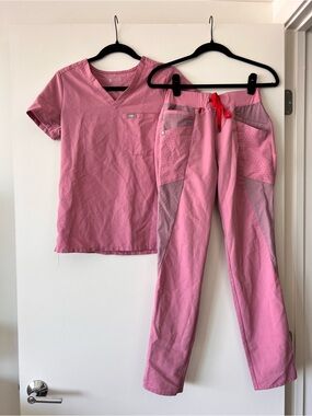 SOLD FIGS Women's Matching Pink Scrub Set Top & Bottoms- XXS